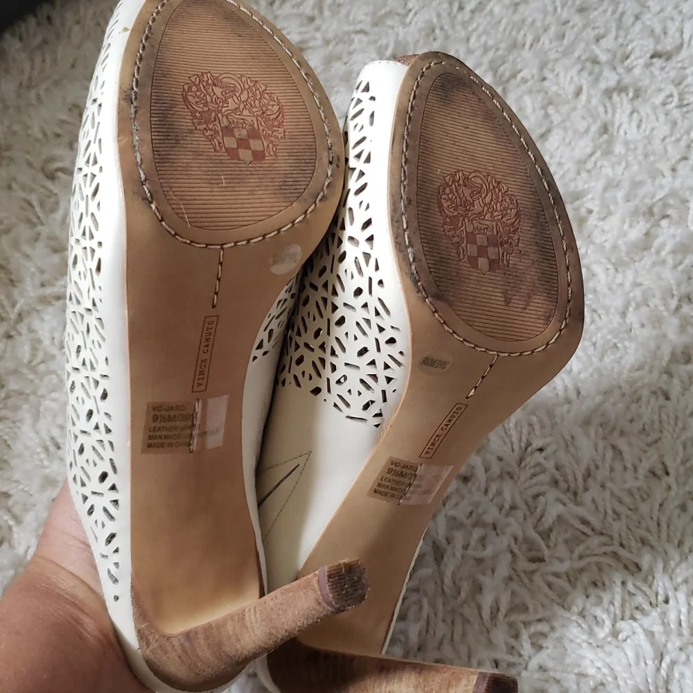 VINCE CAMUTO leather platform sandals
